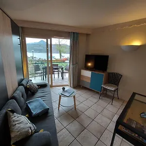Avec Terrasse Sur Lac, Confort, Dans Résidence Avec Et Ponton Privee , Duingt France